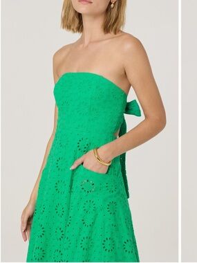 Astr Strapless Eyelet Midi Dress in Bright Emerald Green